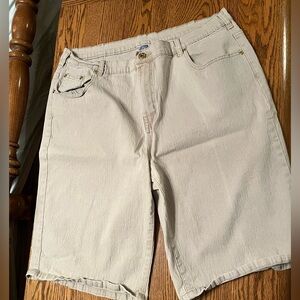 Diane Gilman Light Beige Women’s Casual Shorts